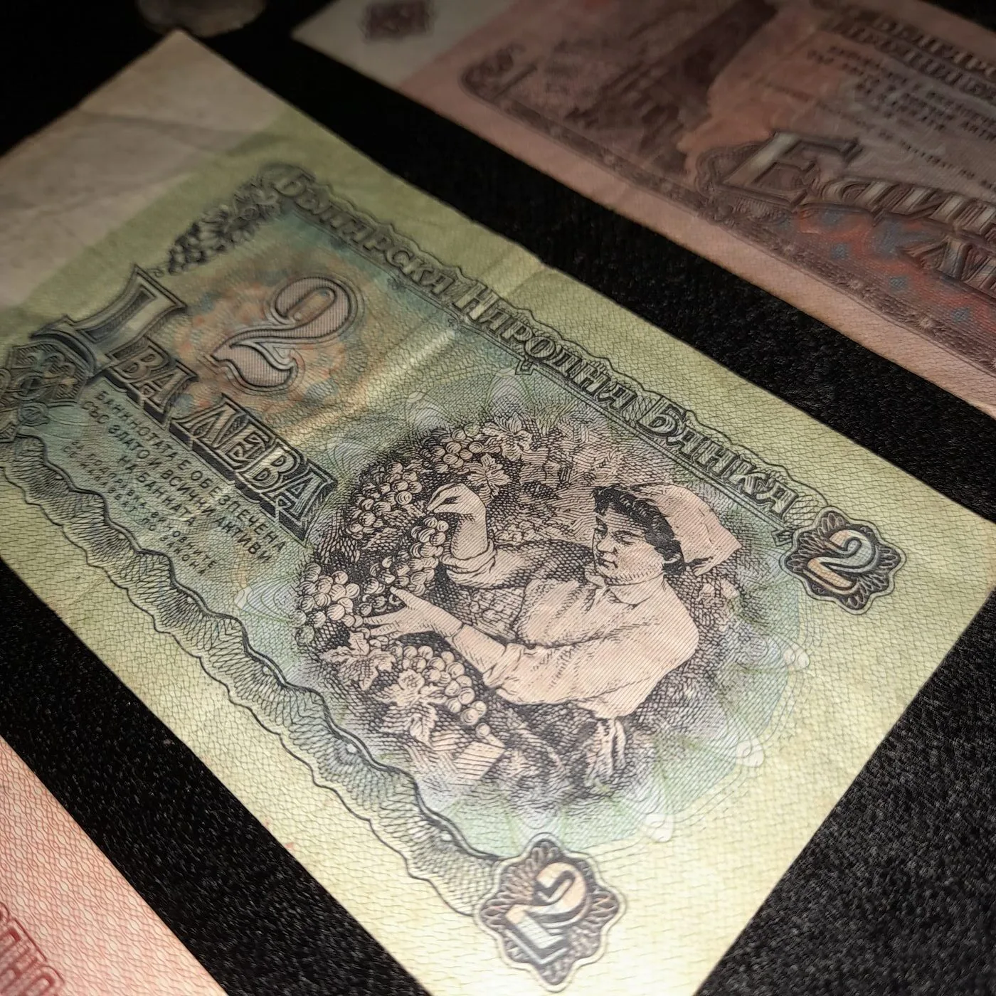 Coin and banknotes — 4