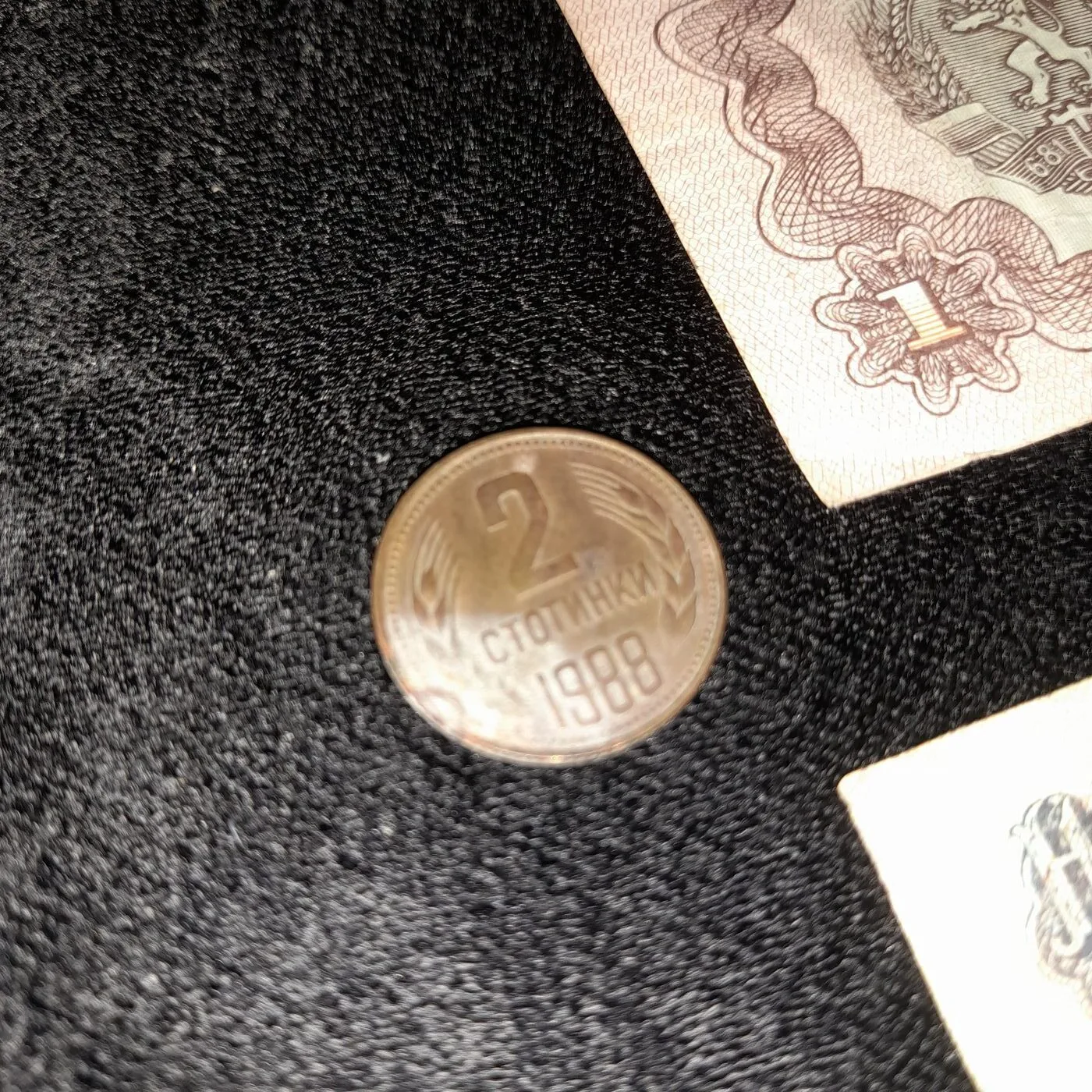 Coin and banknotes — 10