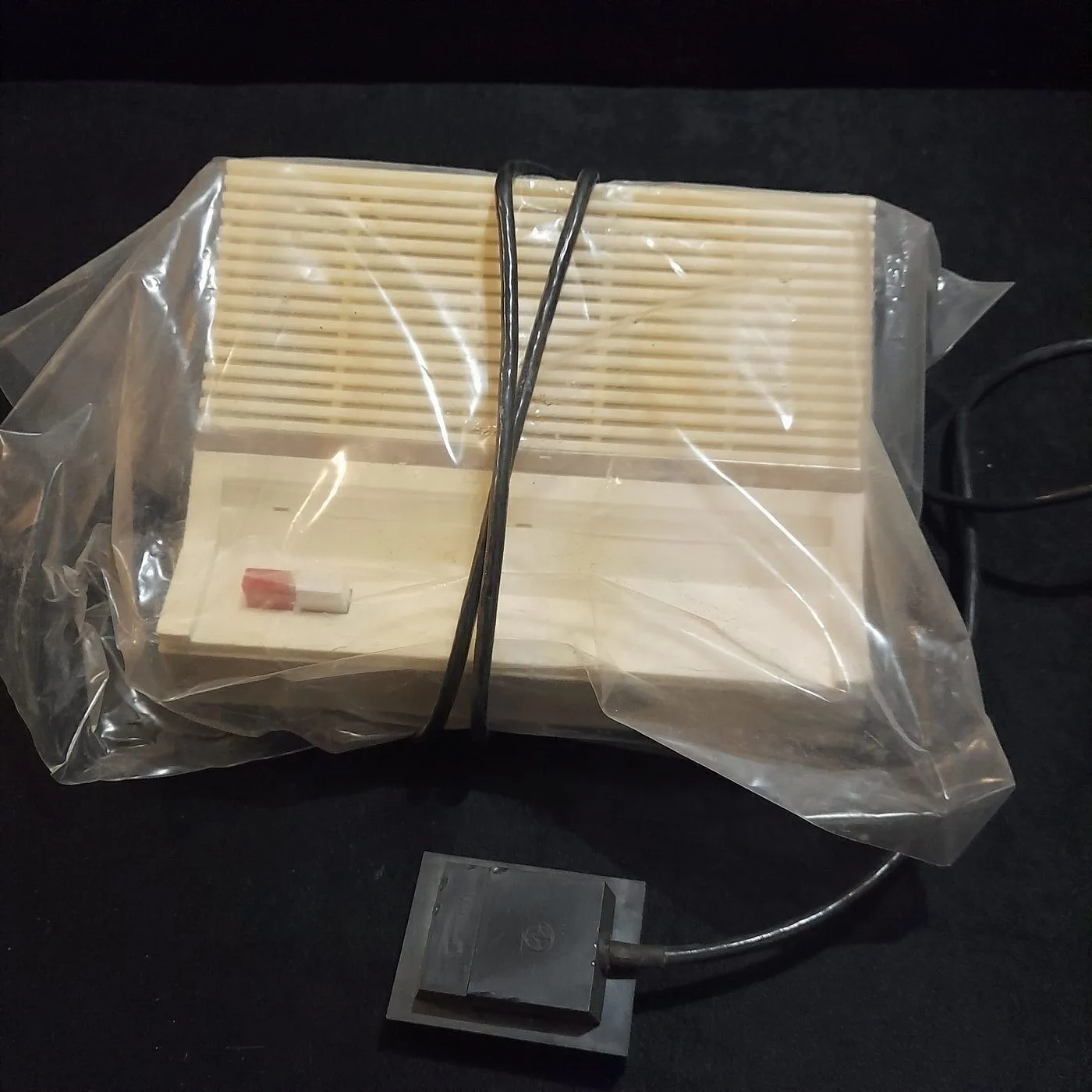 Conference arrangement device dated 1985.