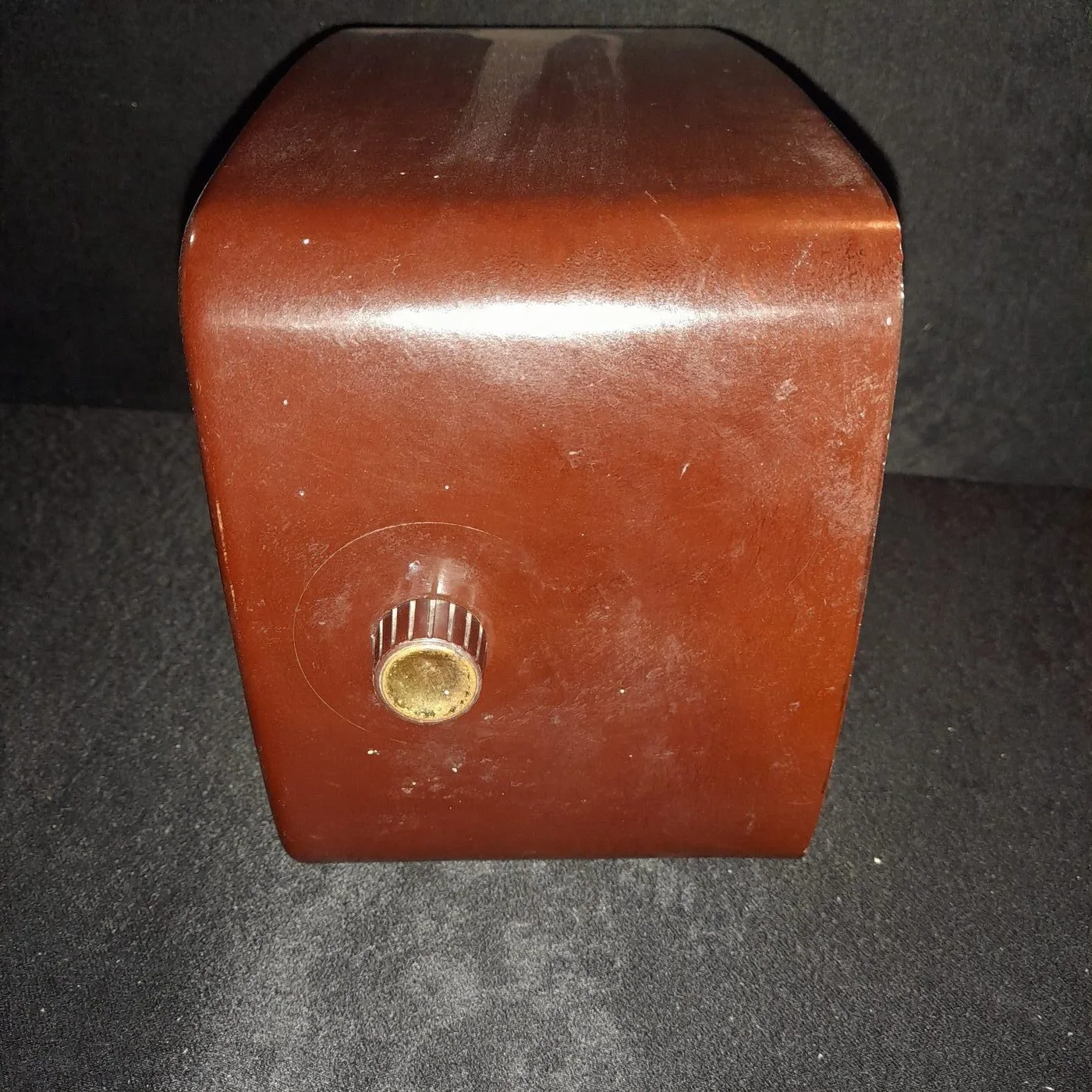 Bakelite radio — 4