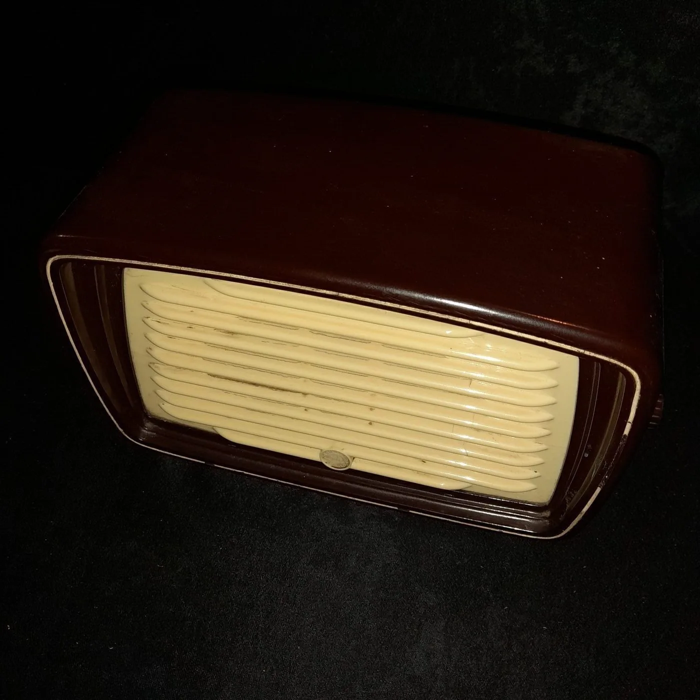 Bakelite radio — 7