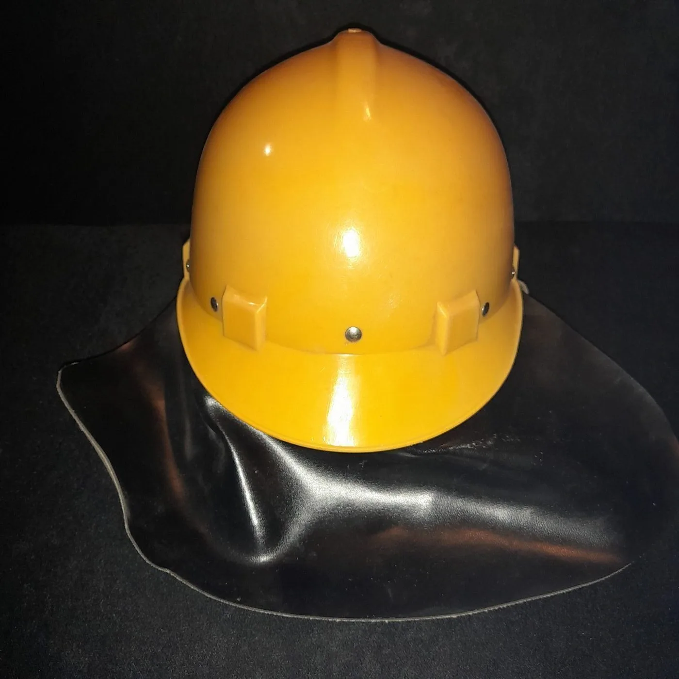 Firefighter's helmet — 3