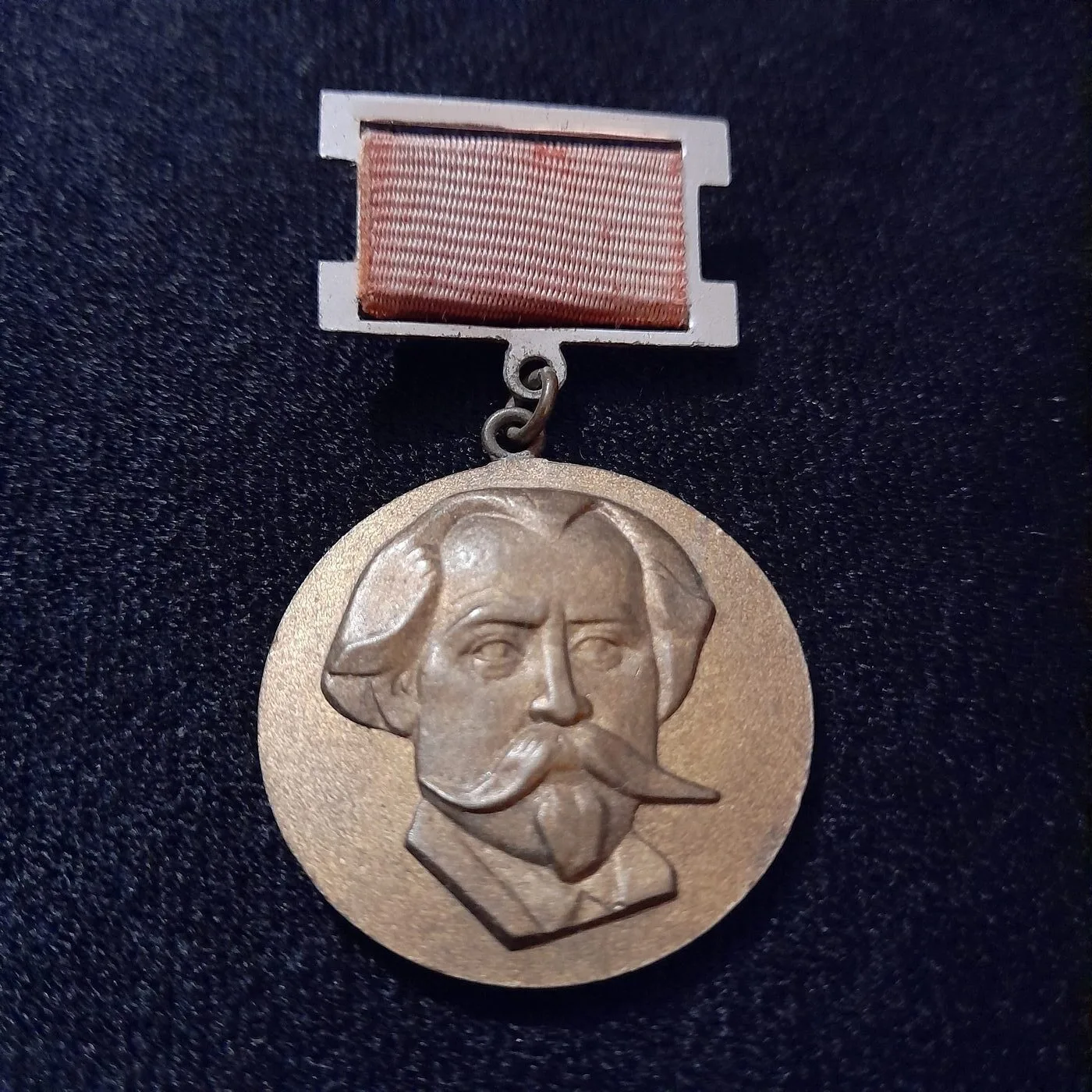 Small medals rewarding excellence — 3