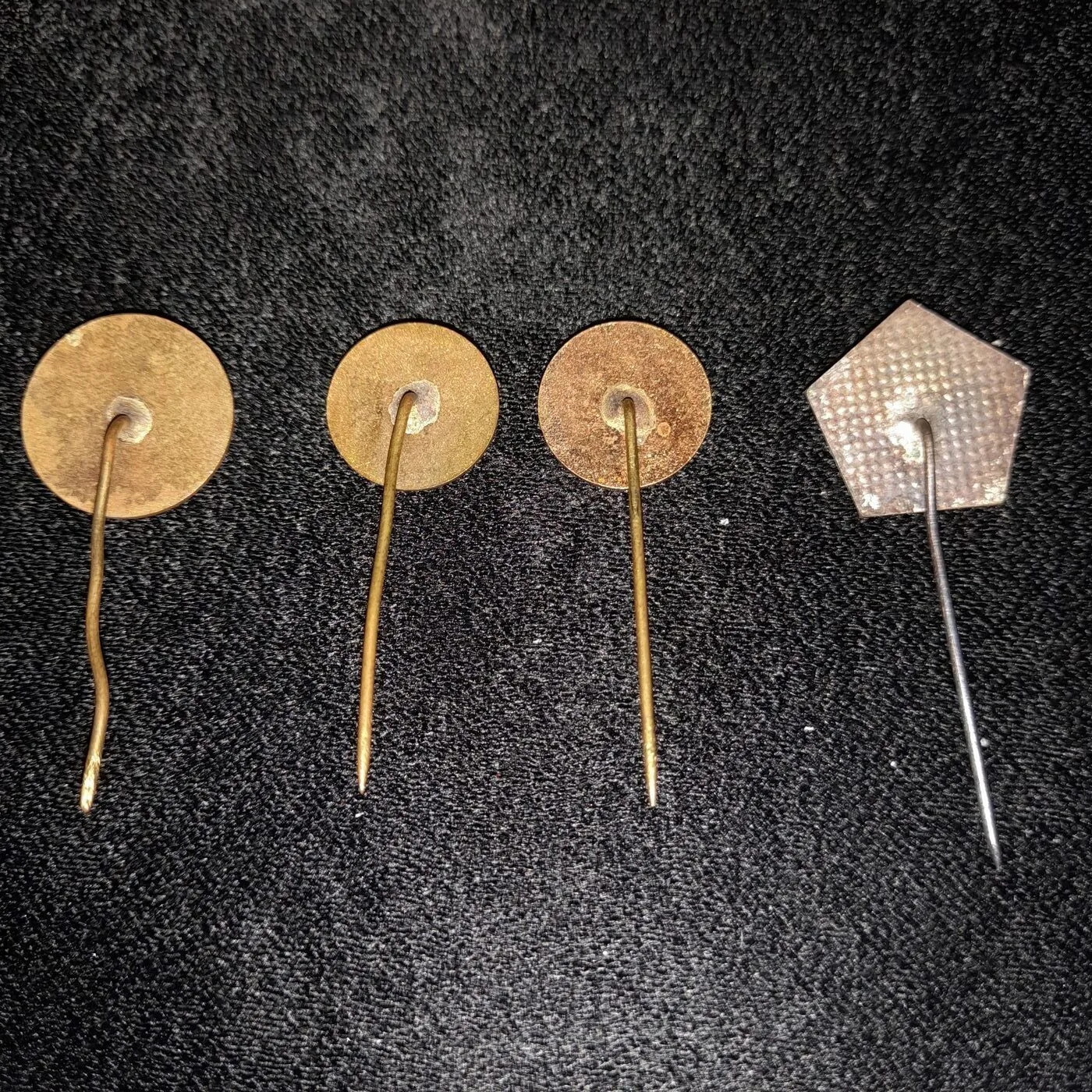 Small pins bearing the image of Georgi Dimitrov — 4