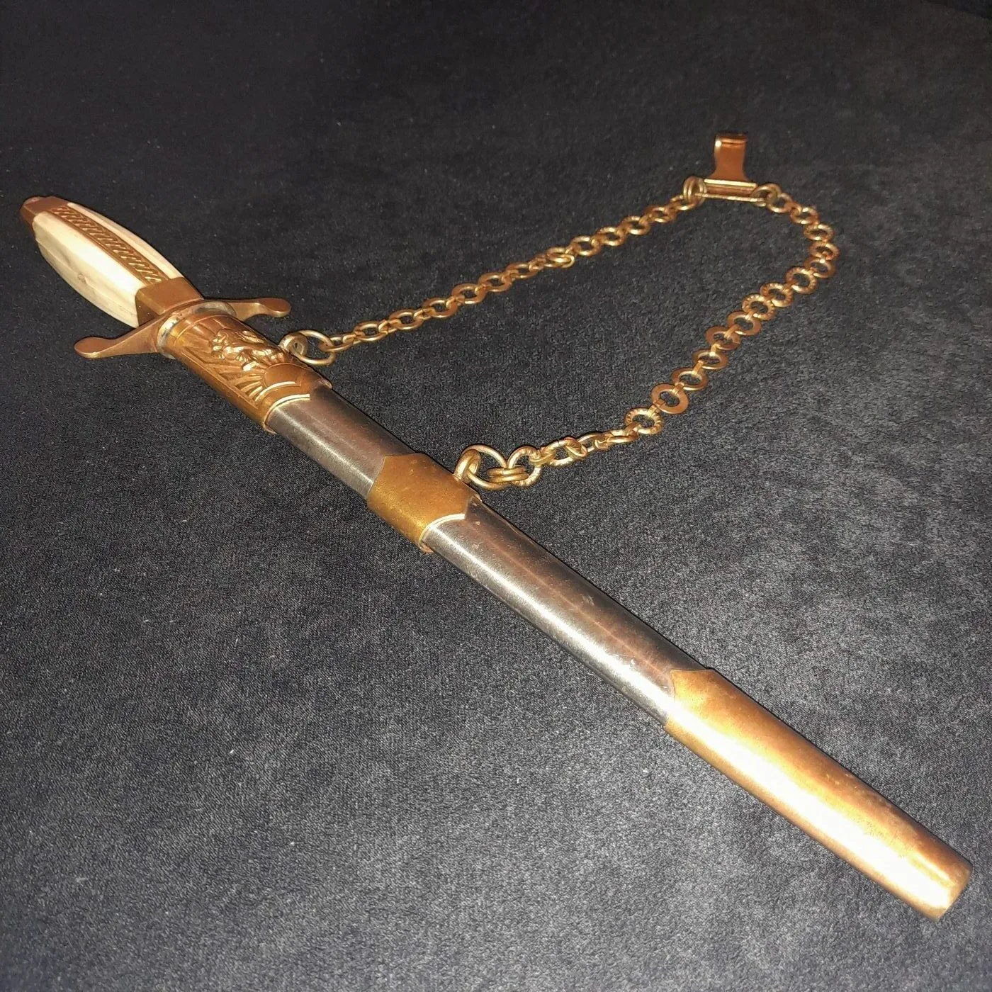 Officer's parade dagger — 3