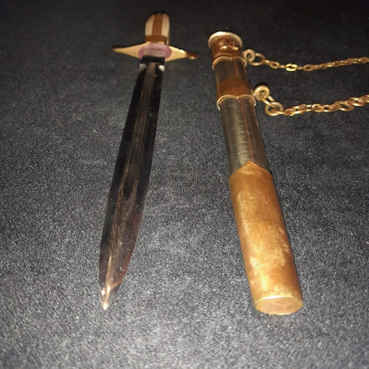 Officer's parade dagger — 10