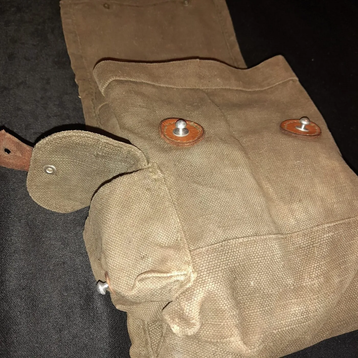 AK-47 magazine pouch — 16