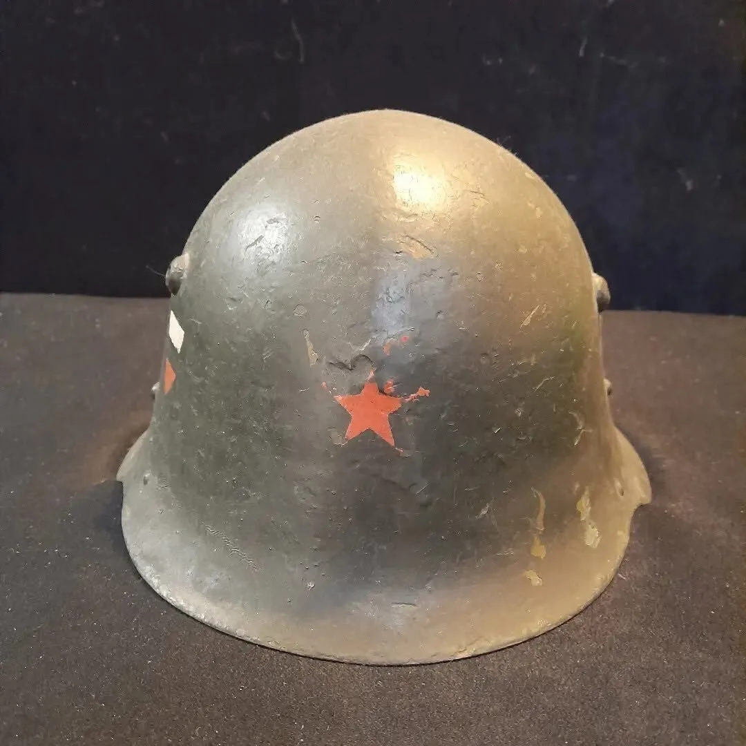 M36 type C helmet with painted red star and flag — 6