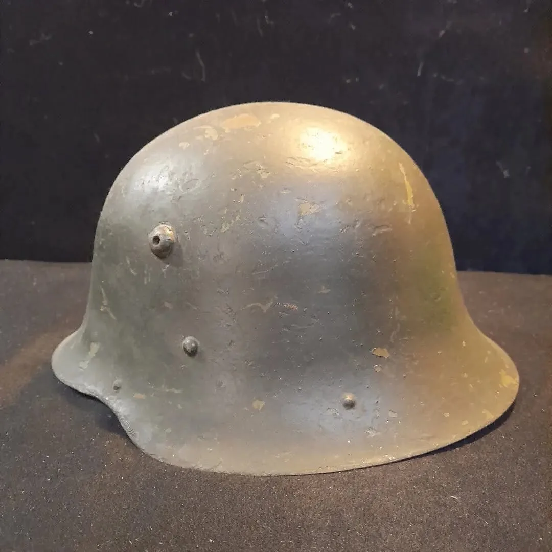M36 type C helmet with painted red star and flag — 7