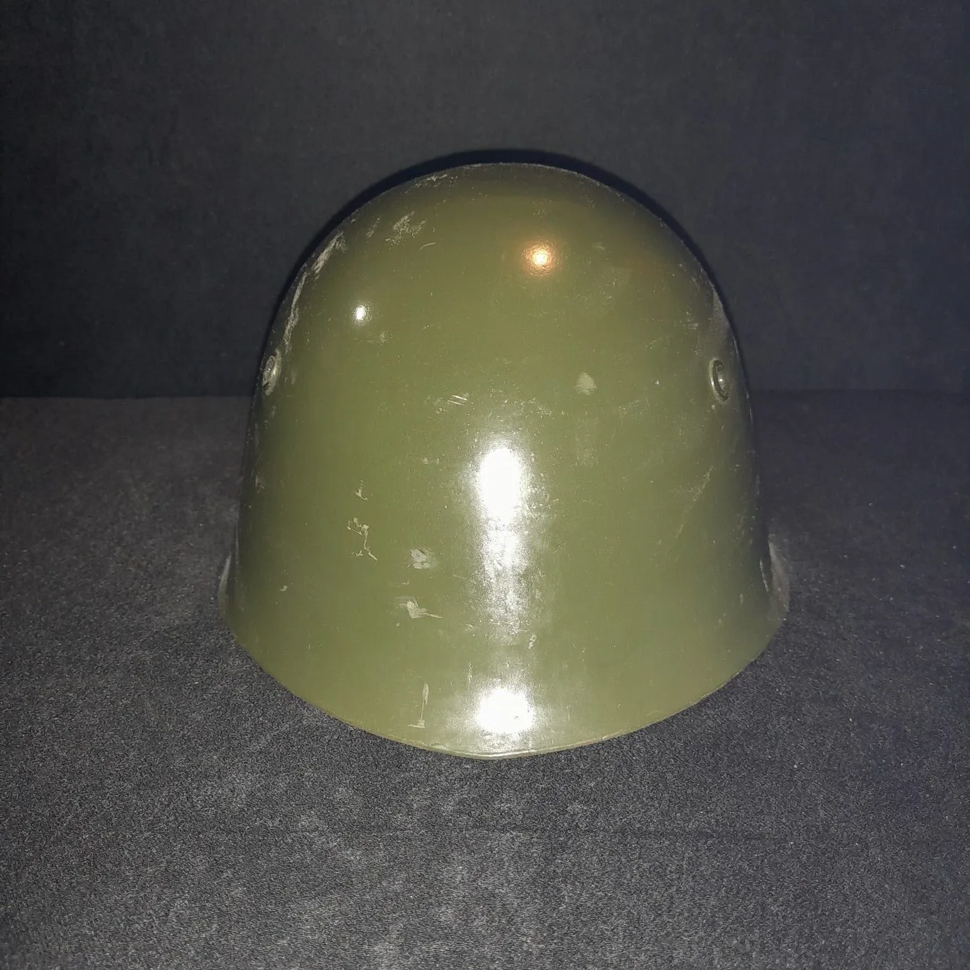 M51/72 helmet, dark green variant