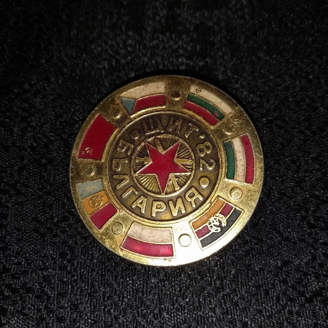 Commemorative badge of the "Shield 82" exercise — 2