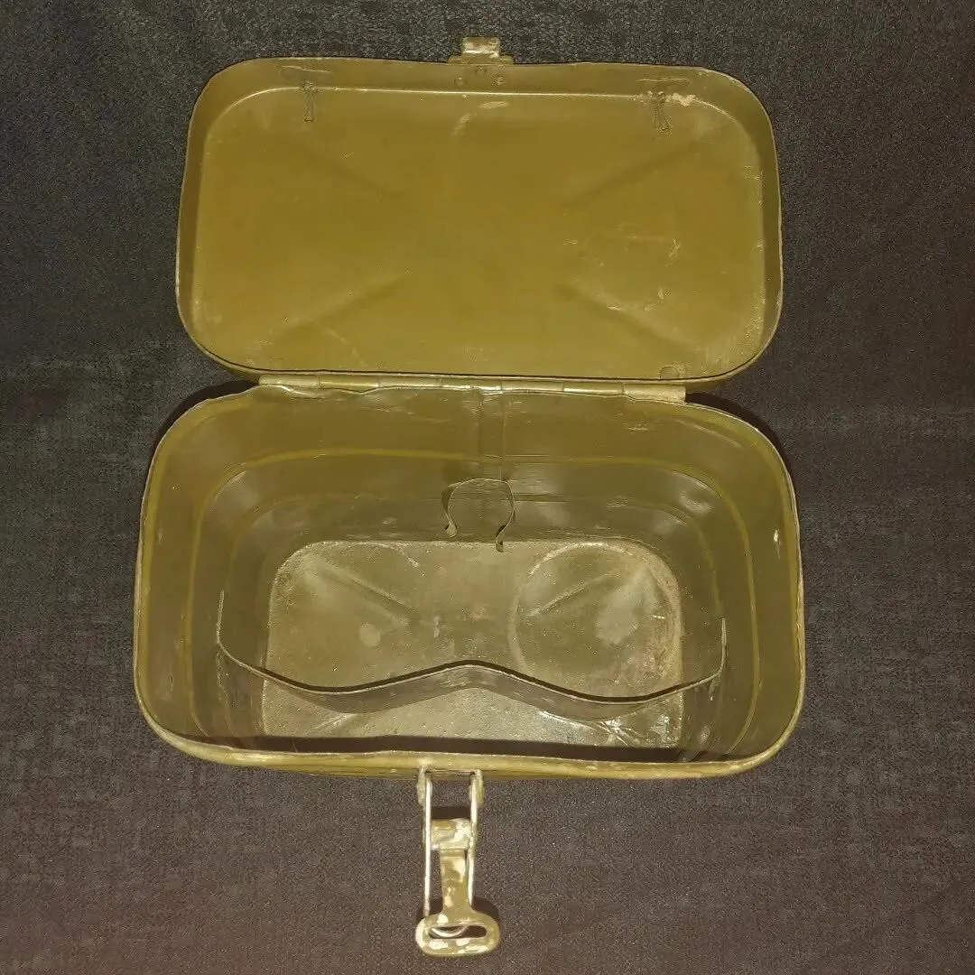Metal box for artillery optics — 5