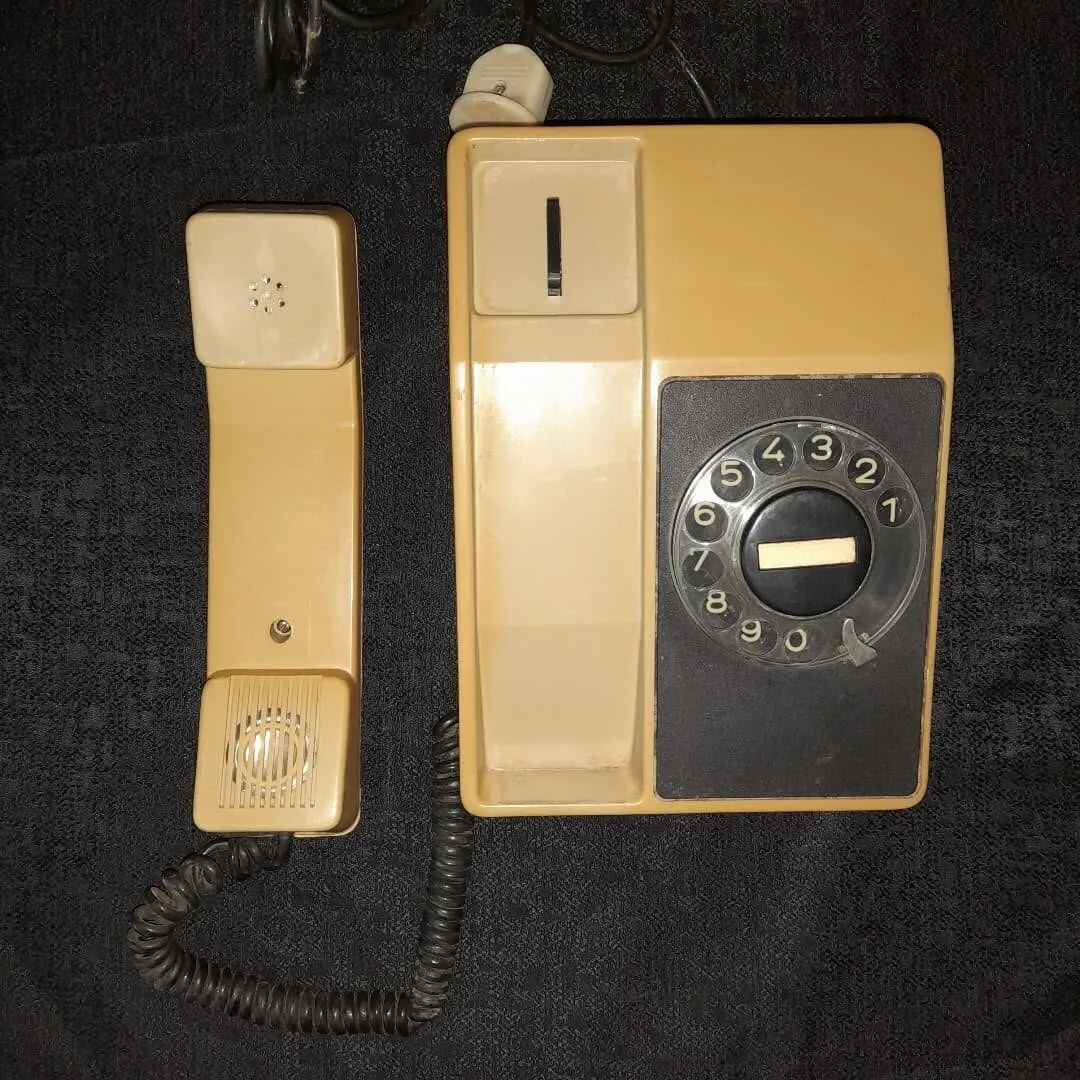 "RESTPROM TA-700" telephone — 4