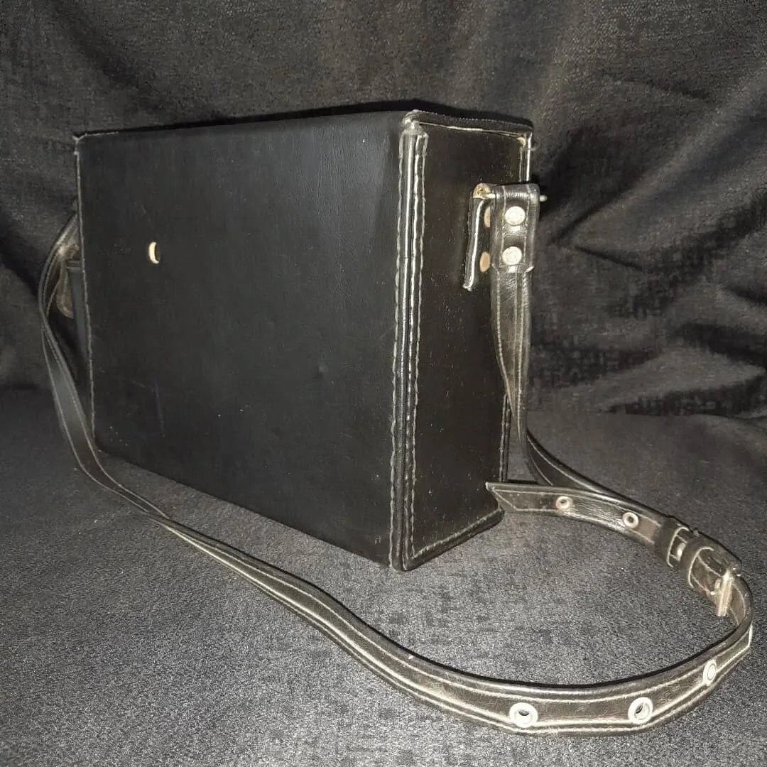 "Rodina" portable radio — 3