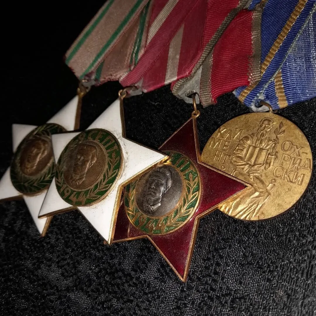 Medal bar — 3