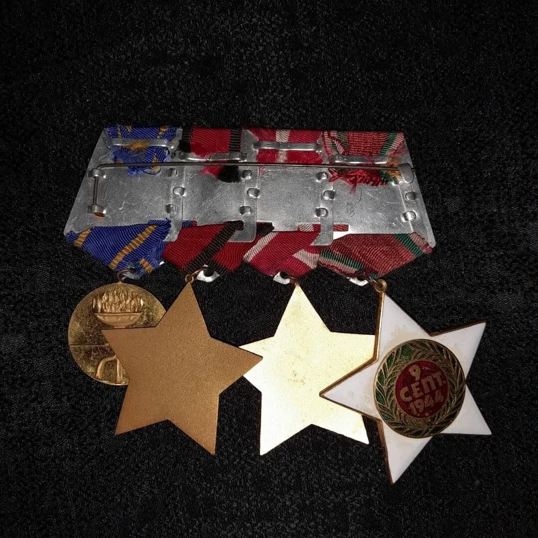 Medal bar — 4
