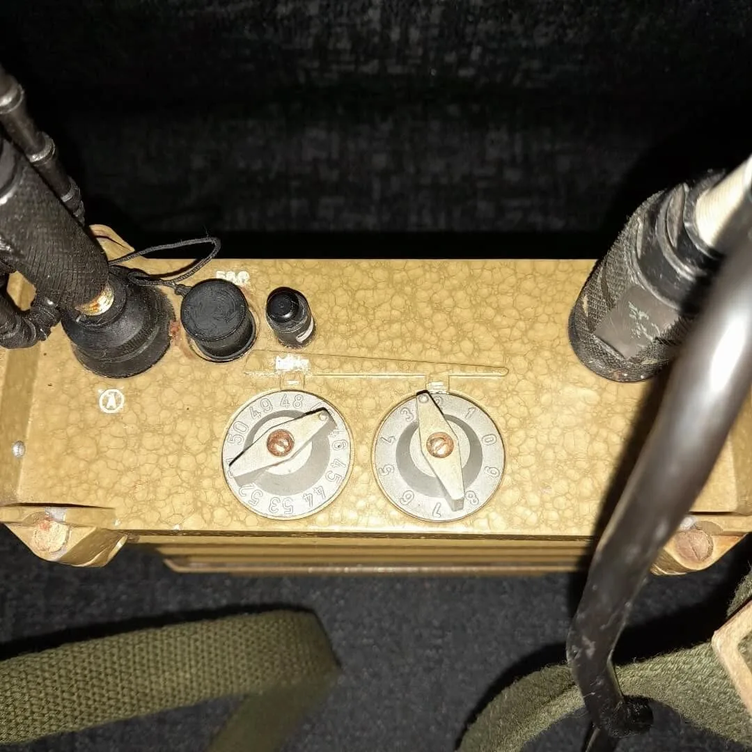 R-32 portable military radio station — 4