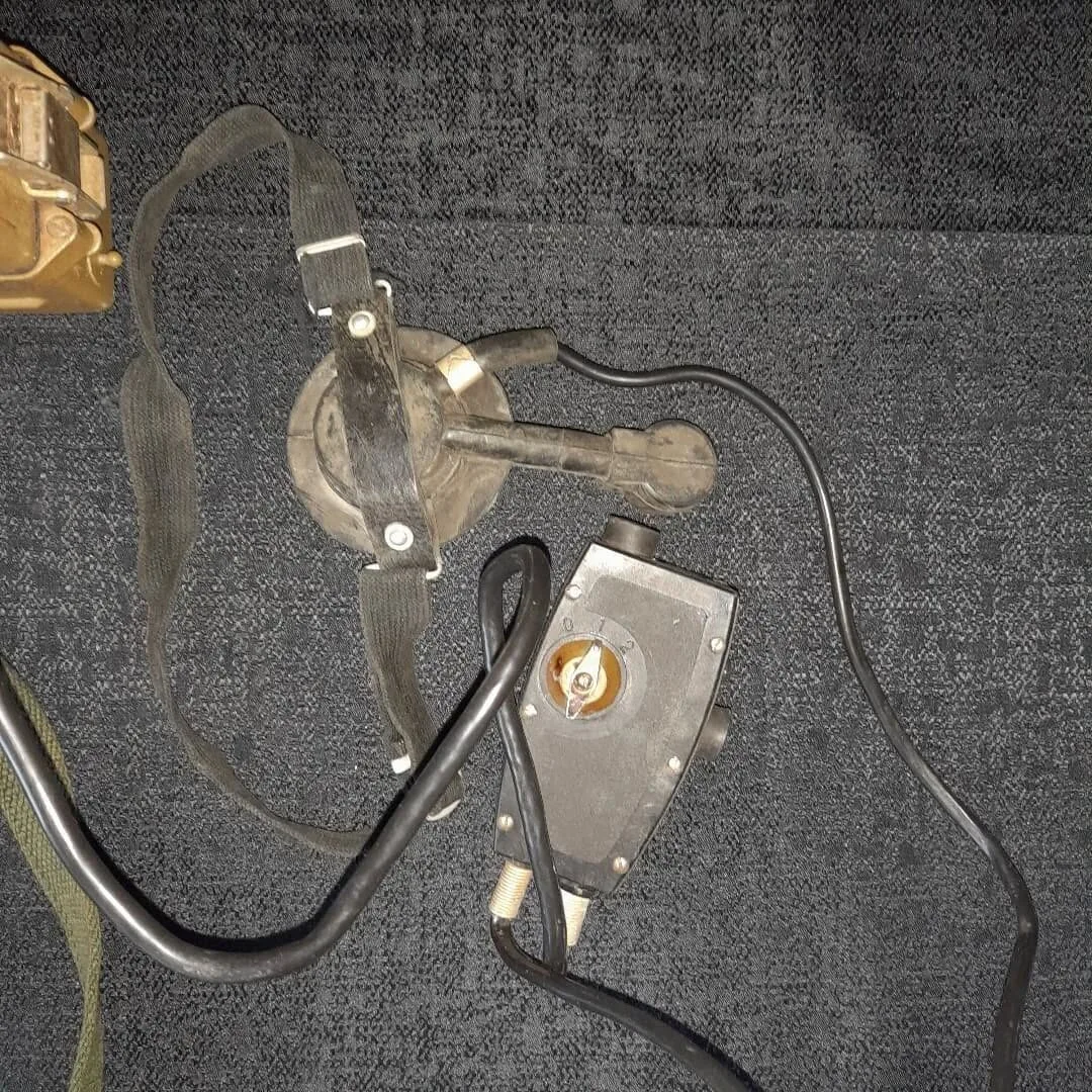 R-32 portable military radio station — 5