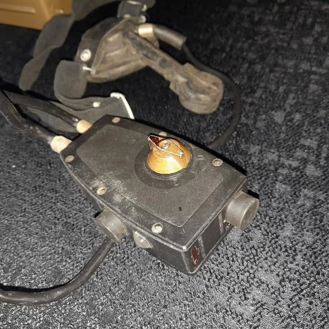 R-32 portable military radio station — 6