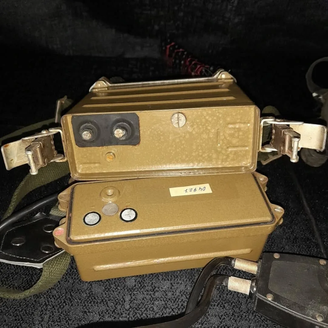 R-32 portable military radio station — 9
