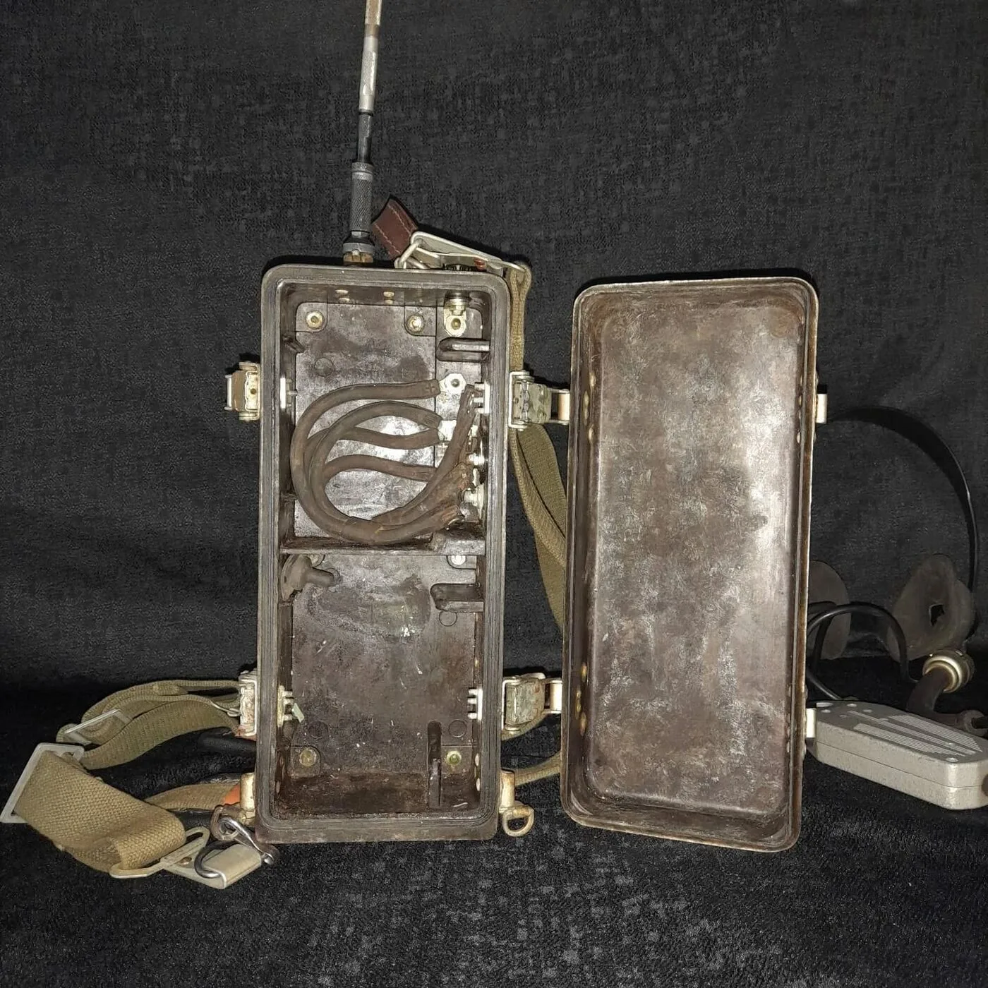 Soviet R-105-M military radio station — 11
