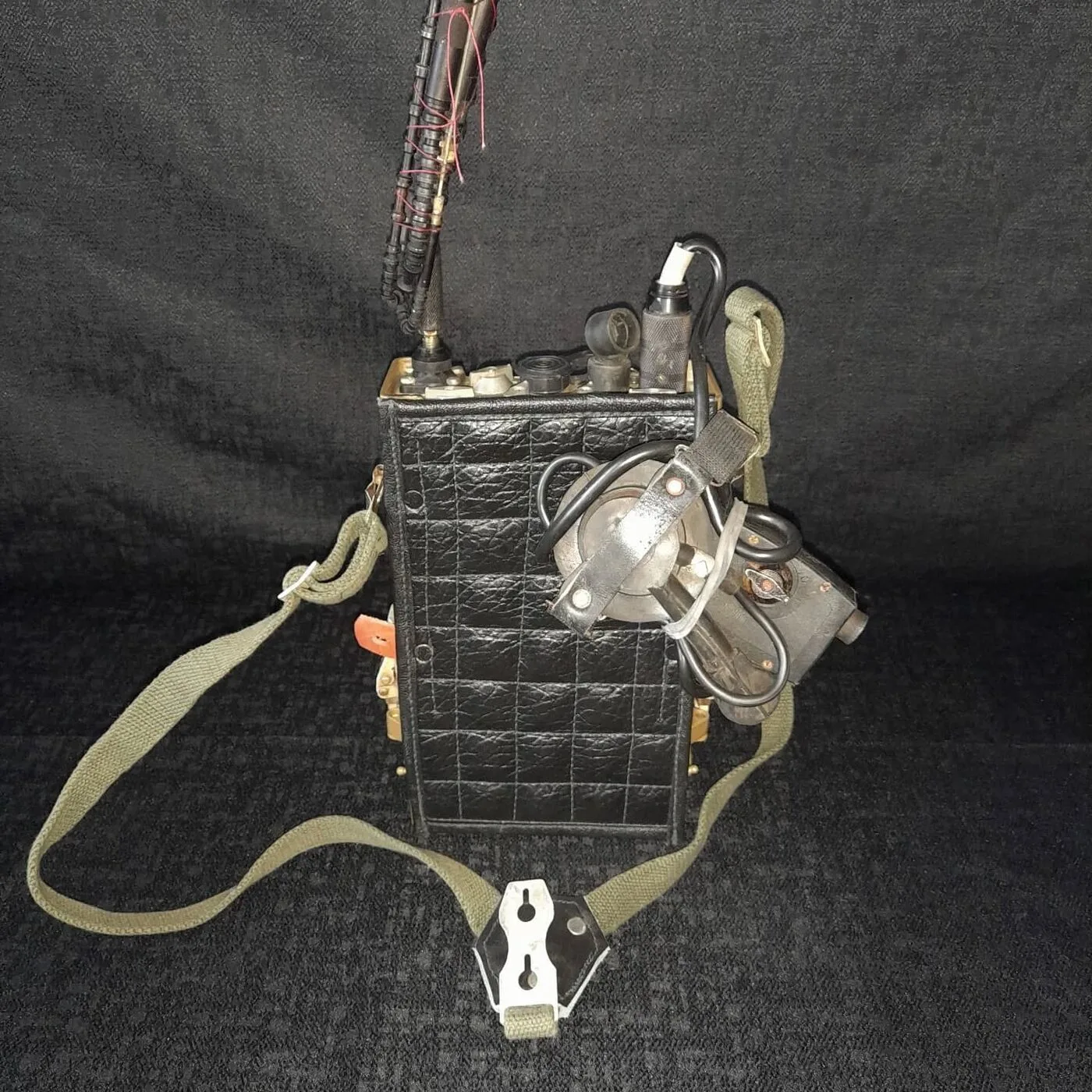 R-33 portable military radio station — 3